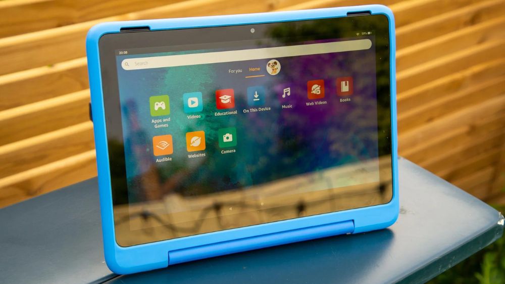 تبلت آمازون مدل fire hd  10 kids pro با فریم آبی