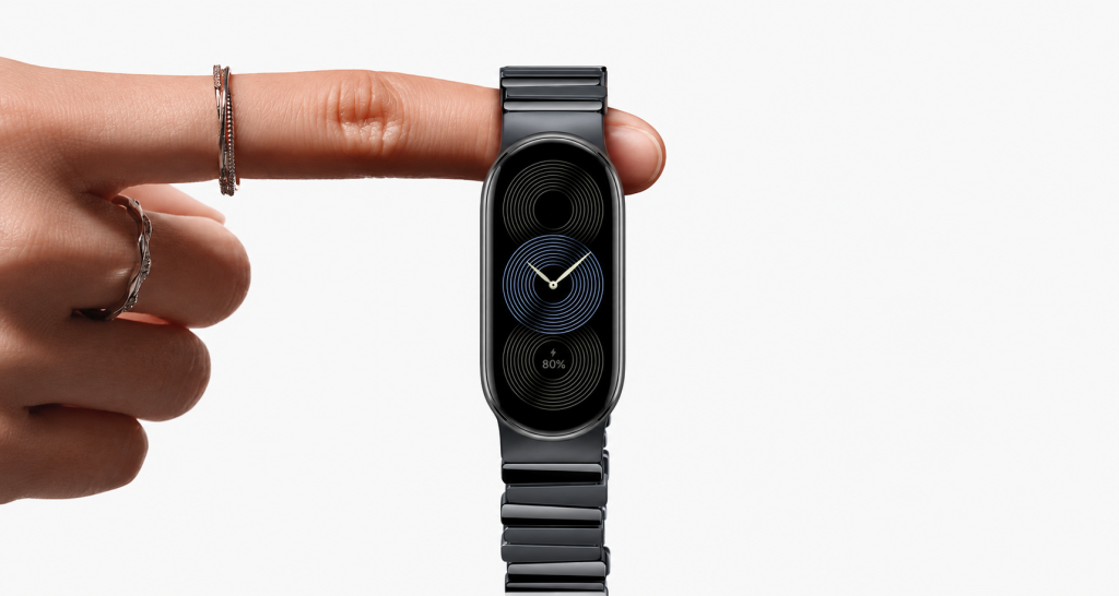 miband 9 روی انگشت