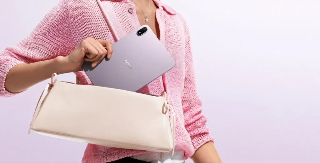 تبلت اوپو Pad Mini بنفش در دست کاربر